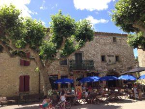 Das Dorf Aiguèze, Südfrankreich, Departement Ardèche
