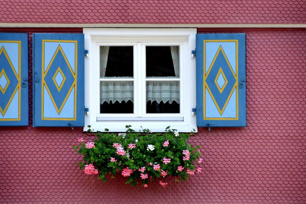 süße Ferienwohnung mit hübschen Fensterläden