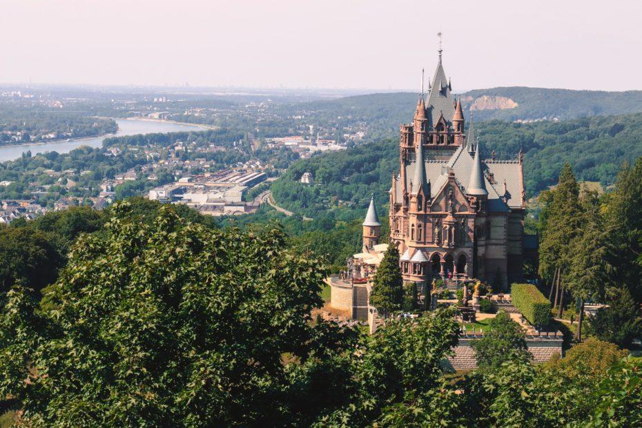 Drachenburg auf dem Drachenfels am Rhein
