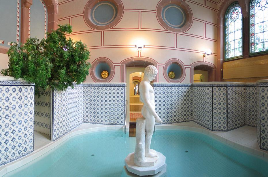 Schwimmbecken im Palais Thermal